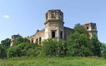 Ruiny pałacu Tarłów w Podzamczu Piekoszowskim