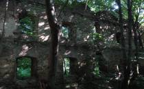 Ruiny spichlerza z XVII w
