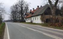 dom przy   drodze  Javornice