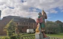 Św. Florian i pałac