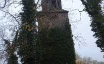 Tarnówko: ruiny wieży kościelnej