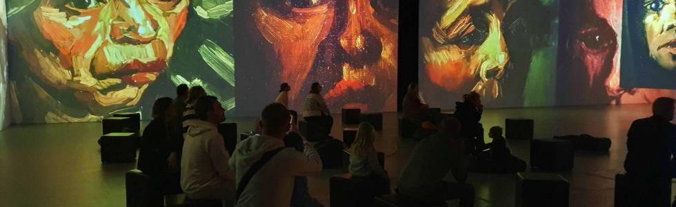 Van Gogh Multi-Sensory Exhibition Gdańsk , oraz  plaża w Stogach w  pierwszy  dzień   roku .