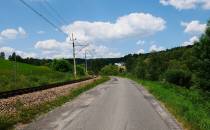 wzdłuż linii kolejowej Tarnów Krynica