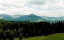 Widok ze schroniska medivedi Bouda w kierunku Czeskiego Grzbietu.