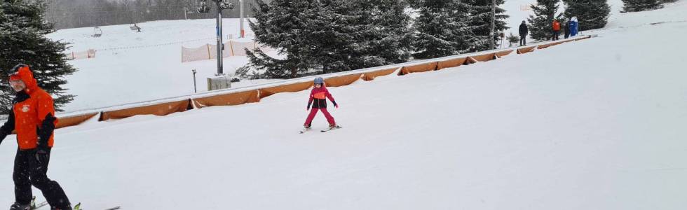 Emilka   rozpoczyna   sezon narciarski .