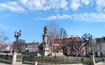Otoczenie pomnika Adama Mickiewicza
