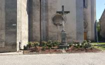 ziebice  krzyż  przy  kościele św  piotra pawła