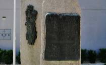 Pomnik ku pamięci członkom ruchu oporu powieszonych przez oprawców hitlerowskich