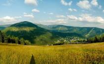 Widok ze szczytu Medivedin na Żelzny Vyrh1321 iSzpidlerowy Młyn