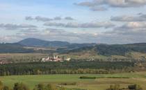 Widok z Góry Kierz 662 m na Równinę Krzeszowską