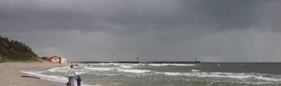 Spacer po plaży :)) deszcz słońce, polskie morze ;)