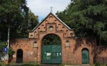 Brama do parku przy klasztorze Franciszkanów
