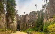 Adrespach Skalne Miasto widok na GotyckÄ… BramÄ™ i wejĹ›cie do Skalnego Miasta20