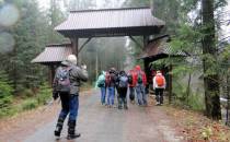 Gorczański Park Narodowy wita wędrowców okazałą bramą