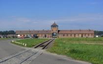 wartownia i brama główna Auschwitz II (Birkenau)