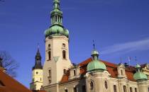 rynek pszczyński z kościołem