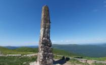 Obelisk punkt geodezyjny na Wielkiej Rawce