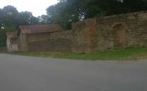 Sieroszów mur okalający