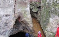 Wejście do jaskini Olsztyńskiej