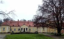 Pałac Sierakowskich i Muzeum Tradycji Szlacheckich w Waplewie Wielkim