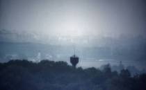 Stalowa, nitowana wieża ciśnień w Grodźcu - widok z góry Parcina