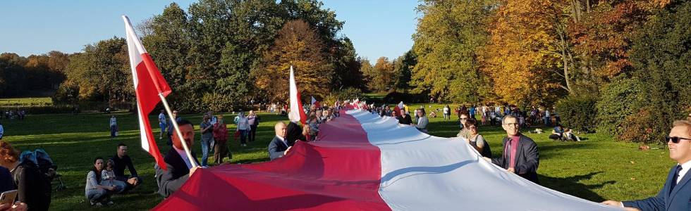 100 metrowa flaga na 100-lecie Niepodległości.