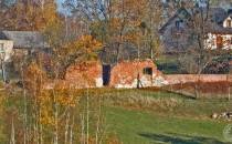 Widok na ruiny zamku w Raszczycach.