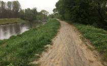 ścieżka rowerowa wzdłuż rzeki