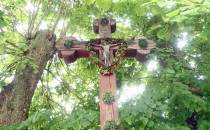 Przedrożny drewniany krzyż