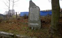 Marcinków obelisk przy kościele