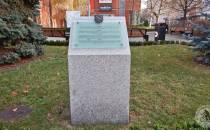 Obelisk dawnej Synagogi.