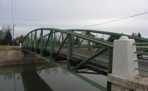 Nitowany mostek
