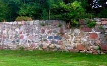 Fragment dawnych murów obronnych miasta Kamień Krajeński