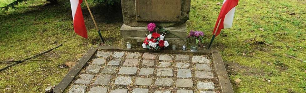 Las za Delicjuszem oraz cmentarz Polaków zamordowanych podczas II wojny.