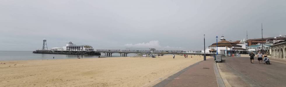 Promenada wzdłuż plaży, z Southbourne do molo w Bournemouth