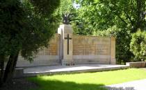 Pomnik Mauzoleum w Pęcicach