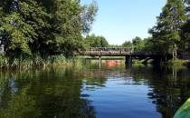 mostek nad rzeką