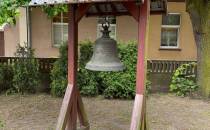 Dzwon przy kościele w Widuchowej