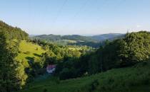 Droga na Przełęcz Sokolą widok w kierunku miejscowości Sierpnica i  Bartnica