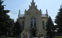 Kościół widziany od strony przedniej elewacji