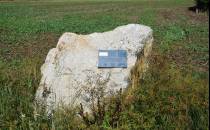 Kamień z oznakowaniem Drogi Św. Jakuba Via Regia