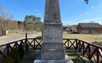 Obelisk w Miłogoszczy