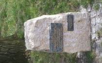 Kamień poświęcony Gerardowi Kapicy