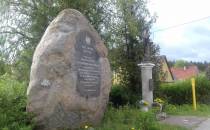 Kostkowo kamień Wałęsy i Pomnik JP2