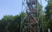 Nowiutka wieża widokowa na górze Leszczynowej