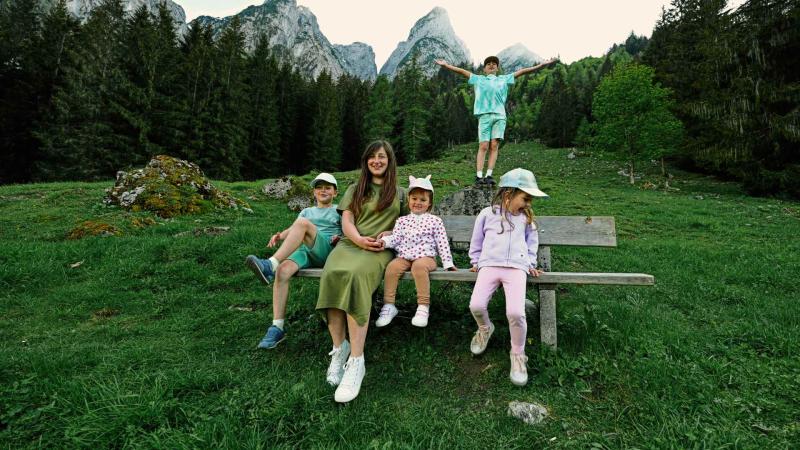 slask z dziecmi dzieci w gorach