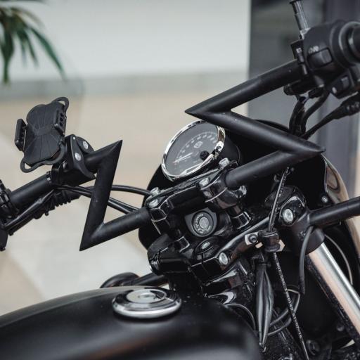 Jak uchwyt na telefon do motocykla ratuje dłuższe wyjazdy?